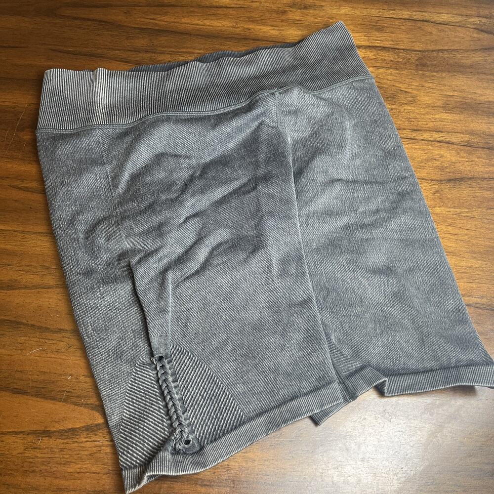 Offline By Aerie Macrame Hi Rise Bike Shorts Grey Shadow Size XL 7” Inseam Gym